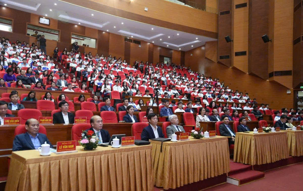 Anh-tin-bai